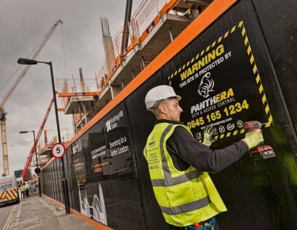 Panthera employee installing hoarding fencing