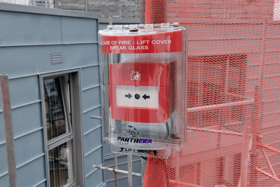 evacuation alarm on scaffolding