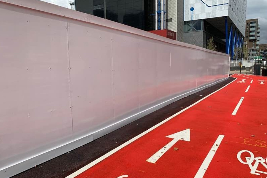 Slick hoarding for new Travelodge build